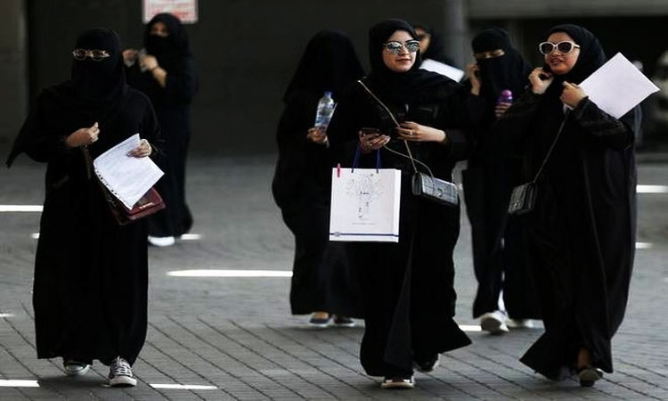 Passports For Saudi Women Now In 15 Mins पोलीसनामा Policenama 