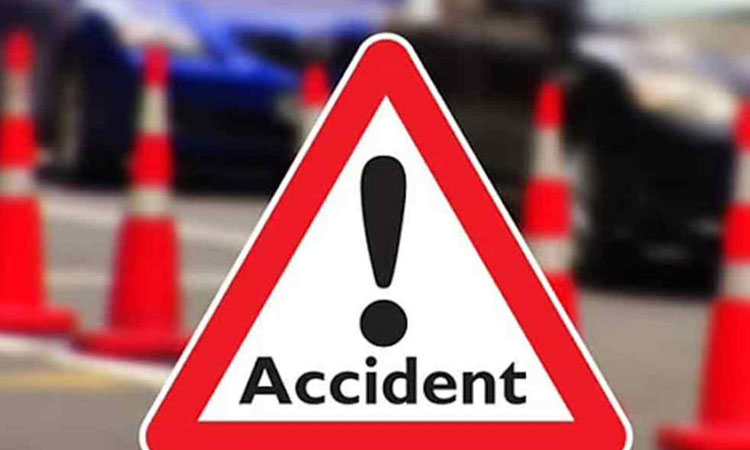 Pune Accident News | Two dead and one injured in a road accident on Pune Solapur Highway