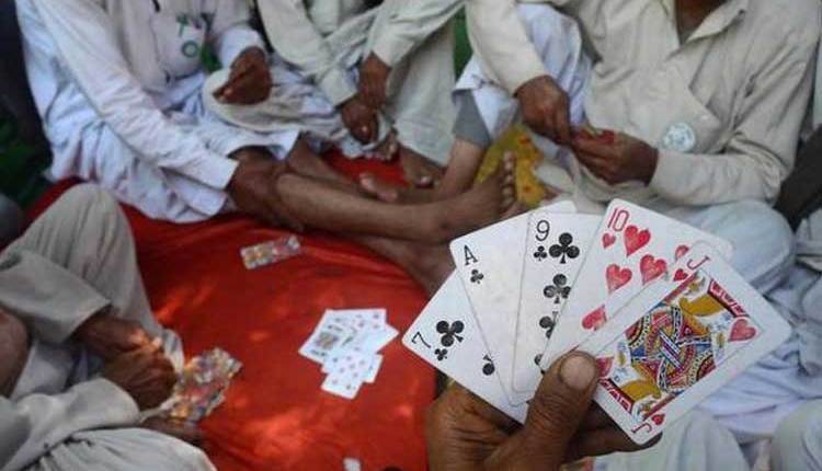 Pune Crime | 33 held, valuables worth Rs 11 lakh seized in a gambling den raid at Vadgaon Maval