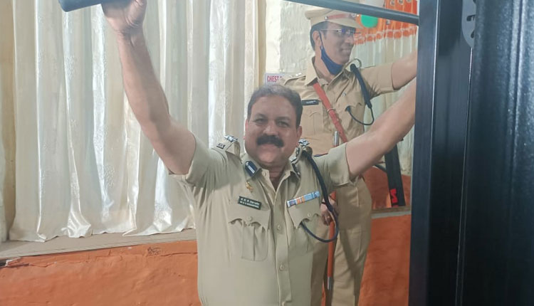 Nandurbar Police | Special IGP Of Nashik Range BG Shekhar Patil inaugurates gym at Navapur police station in Nandurbar district