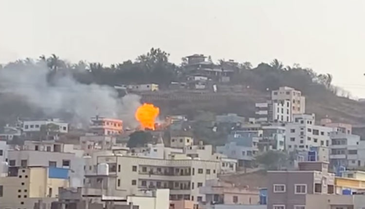 Gas Cylinder Blast in Pune | 20 gas cylinders explode in Katraj, create panic in area