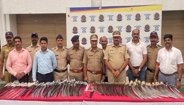 Pune Crime | Pimpri Chinchwad Police seize 97 swords from DTDC courier godown in Dighi