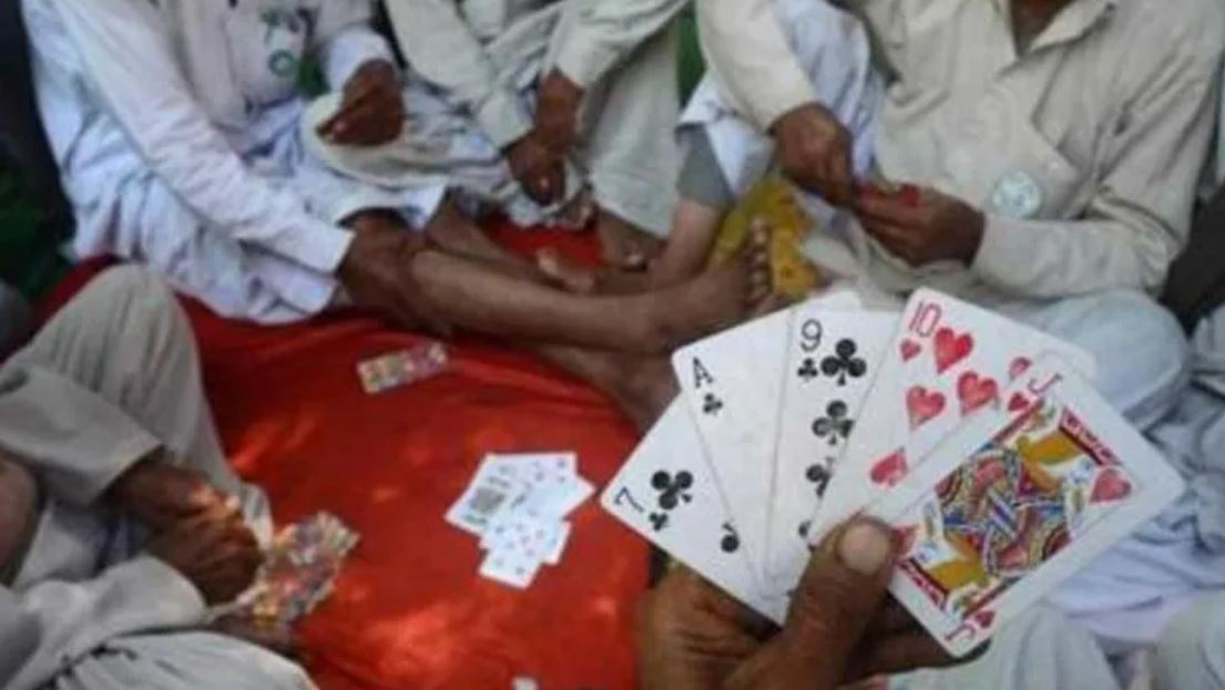 pune-crime-cops-raid-gambling-den-at-farm-house-in-punavale-goods-worth-rs-10-lakh-seized