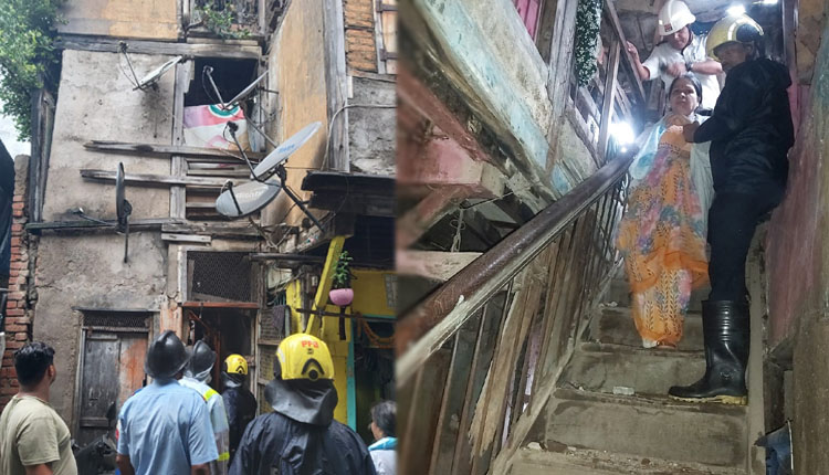 Pune News | 6 residents rescued as staircase, wall collapses of wada in Shukrawar Peth