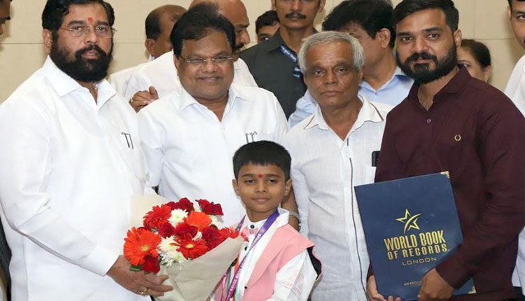 Eknath Shinde | Pune pupil Sanskar Khatavkar felicitated by Eknath Shinde, Chief Minister of Maharashtra