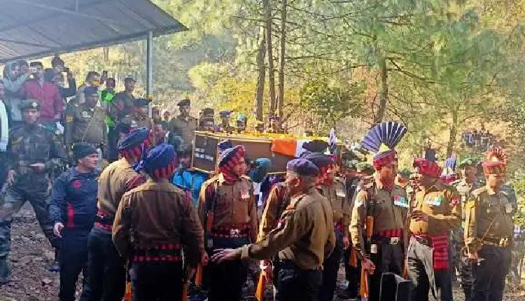 Amit Sharma | Sepoy Amit Sharma cremated with full state honours in Hamirpur village