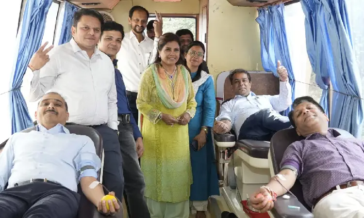 RMD Foundation Blood Donation Camp | Blood donation camp held on Rasiklal Dhariwal’s birth anniversary