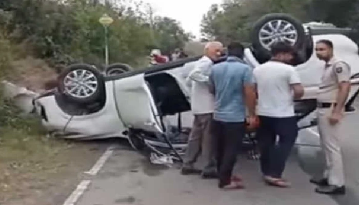 BJP Leader Sat Pal Satti Accident | BJP leader Sat Pal Satti has narrow escape enroute Hamirpur