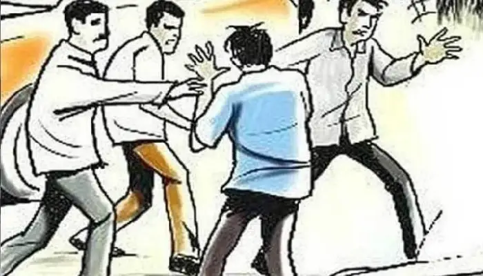 Pune Crime News | Youth tries to save friend from being assaulted; Brutally assaulted by three people in Mundhwa