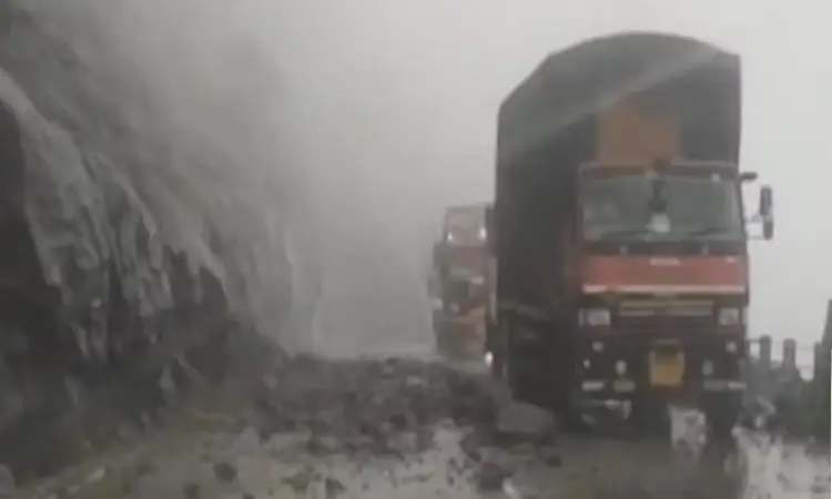 Pune News | Traffic Disruption at Malshej Ghat Due to Landslides