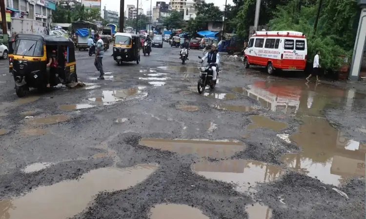 Pune News | Pune Streets Filled with Potholes: Punekars Can Now Complain to PMC Directly on This Number