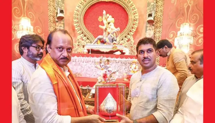 Punit Balan | Deputy CM Ajit Pawar seeks blessings of the deity of Shrimant Bhausaheb Rangari Ganpati Trust, performs aarti
