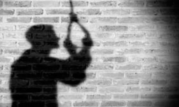 suicide-girl-commits-suicide-by-hanging-in-mouje-mhaluge