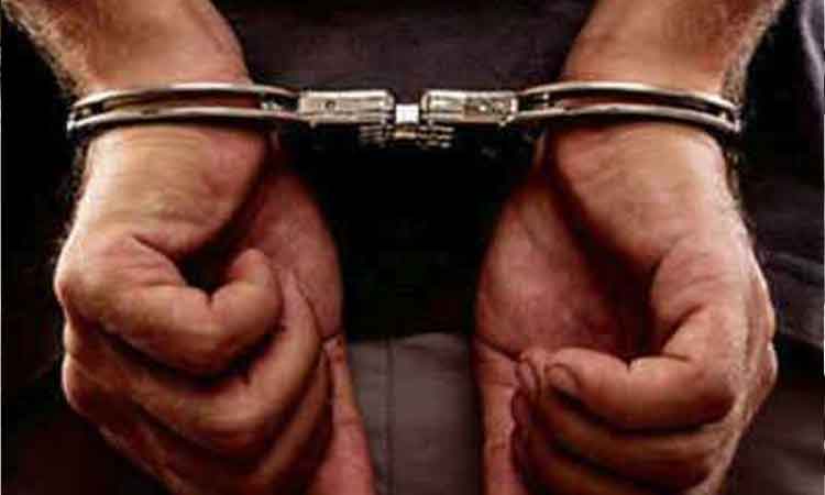 crpf-jawan-arrest-kolhapur-crpf-jawan-handcuffed-in-pune
