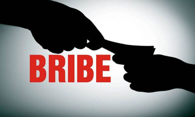 three arrested for soliciting bribe for gharkula acb big action