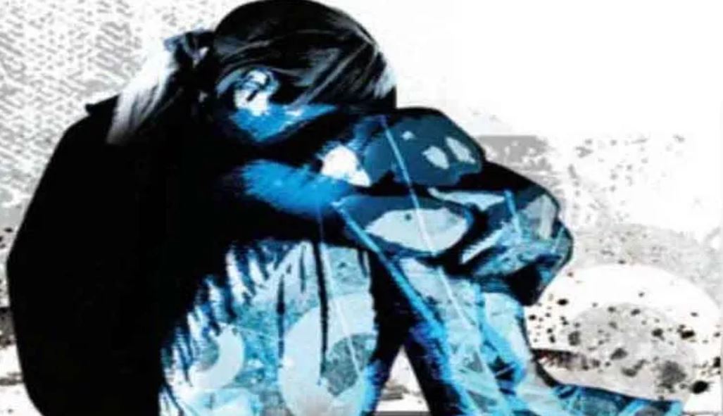 kolhapur-crime-mumbai-police-rape-minor-girl-victim-remained-pregnant-in-kolhapur