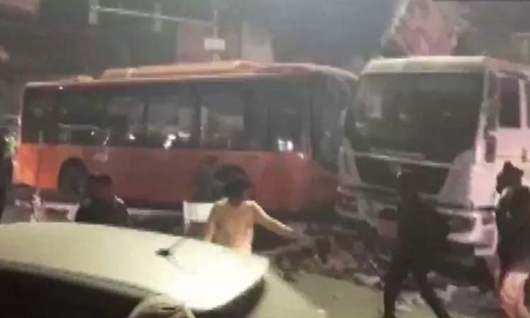 e-bus-accident-news-e-bus-hits-17-vehicles-kills-6-injures-12-in-kanpur-road-mishap News in Hindi