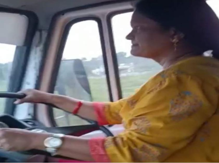 Pune News | The driver's health deteriorated while driving the bus, the woman stopped steering the bus