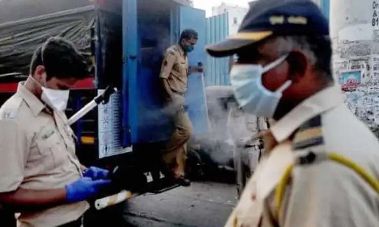 coronavirus-maharashtra-police-more-than-1000-police-officers-in-the-state-have-been-infected-with-the-corona-316-officers-infected-with-some-ips-276-infected-in-24-hours News in Hindi