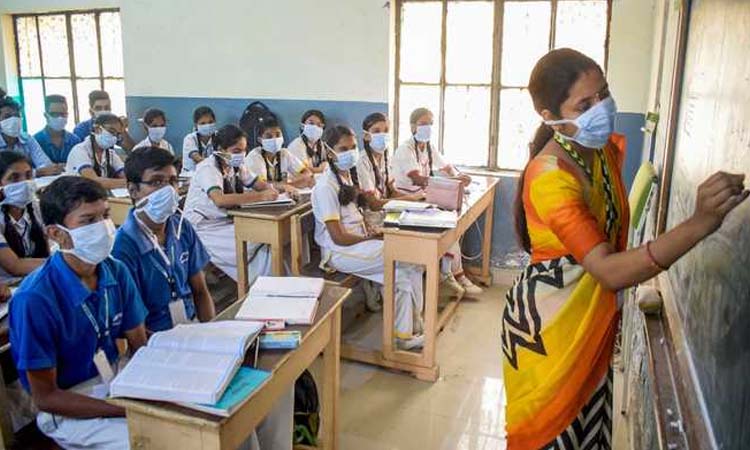 Maharashtra School Reopen | Schools open once again in Maharashtra amidst the havoc of Corona News in Hindi