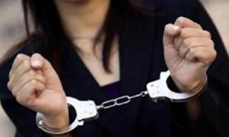 pune-crime-khadak-police-arrest-woman-for-stealing-jewelery-from-hp-jewelers-in-pune News in Hindi