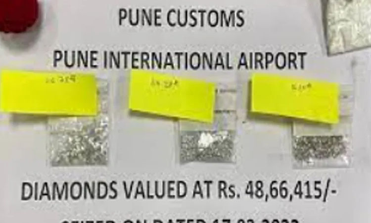 pune-crime-3000-diamonds-worth-rs-48-lakh-seized-by-custom-department-at-pune-lohgaon-airport-sharjah-to-pune-flight News in Hindi