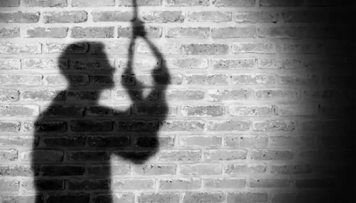 Pune Crime News | A senior citizen commits suicide by hanging himself after suffering from his second wife; Incidents at the lodge in Hadapsar