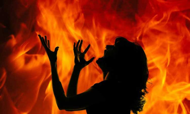 Pune Bharti Vidyapeeth Crime | Shocking! Student set on fire in famous engineering college hostel in Pune, dies during treatment