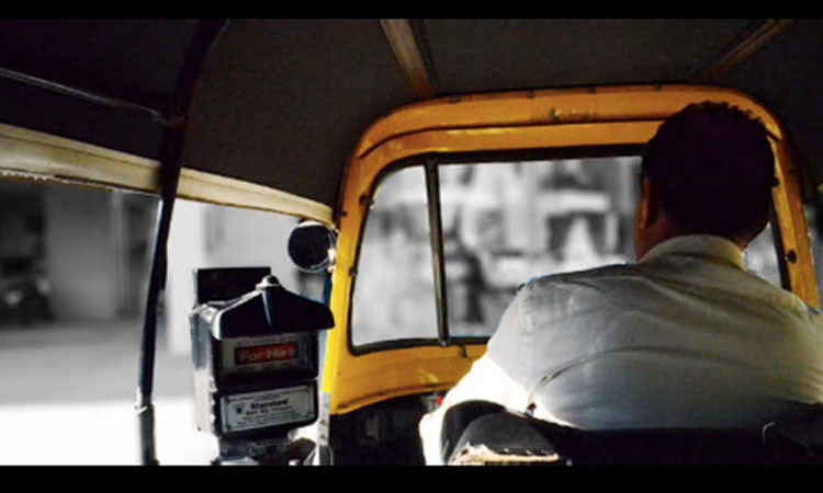 Pune Crime Rickshaw driver bites 17 year old girls neck commits heinous act kondhwa police station