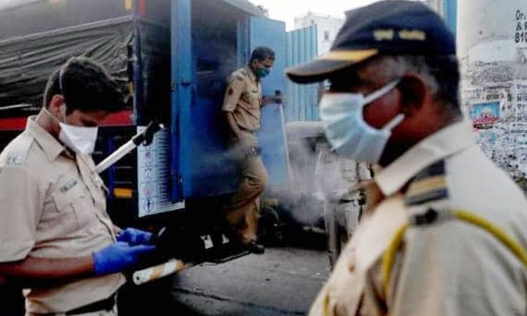 Coronavirus Maharashtra Police More than 1000 police officers in the state have been infected with the corona 316 officers infected with some IPS 276 infected in 24 hours