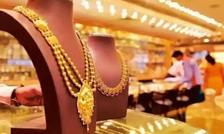 gold silver price today gold rates fell and silver prices rise on monday new rates delhi kolkata mumbai 8 march 2021 check latest gold rates
