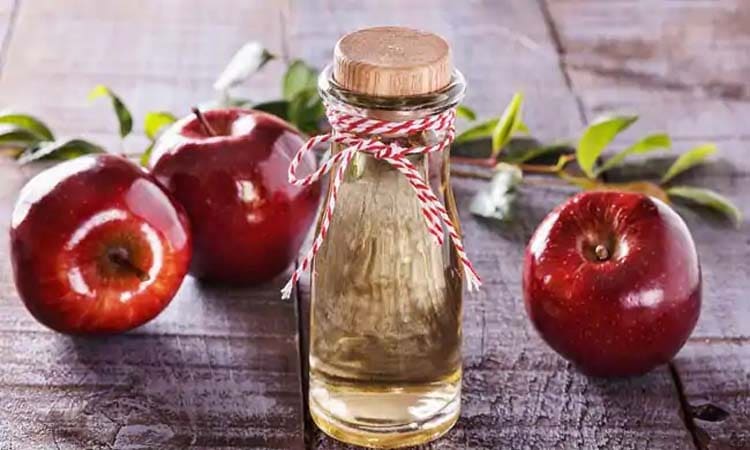 apple vinegar detoxes