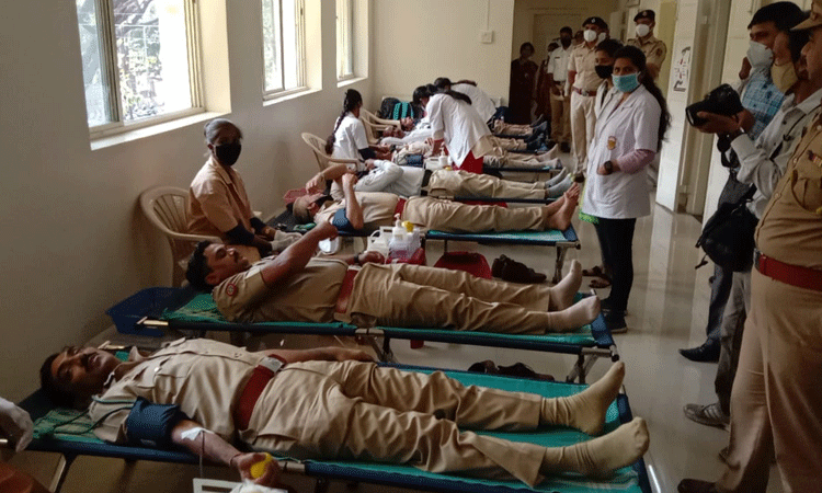 pune-police-blood-donation
