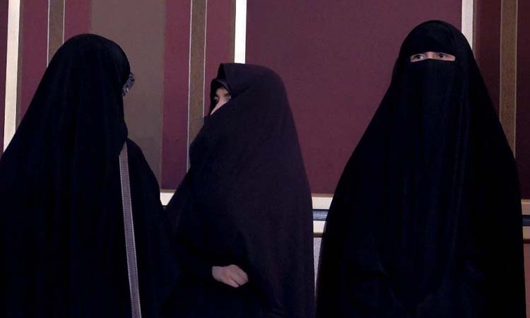 after france and new zealand sri lanka is planning to ban burqa with islamic schools