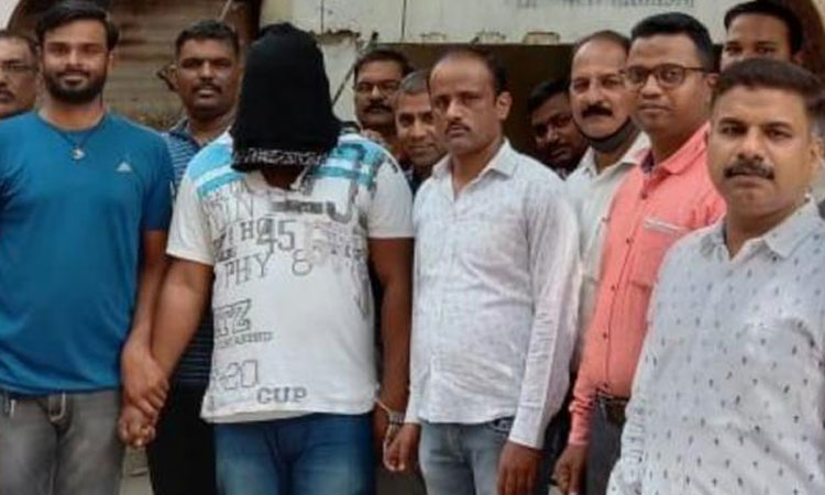 cocaine worth rs 15 crore seized agripada foreigner accused arrested setting trap
