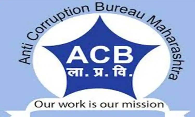 anti corruption bureau nabbed a senior divisional accounting officer and a treasurer of the Public Works Department in Mumbai for taking bribe.