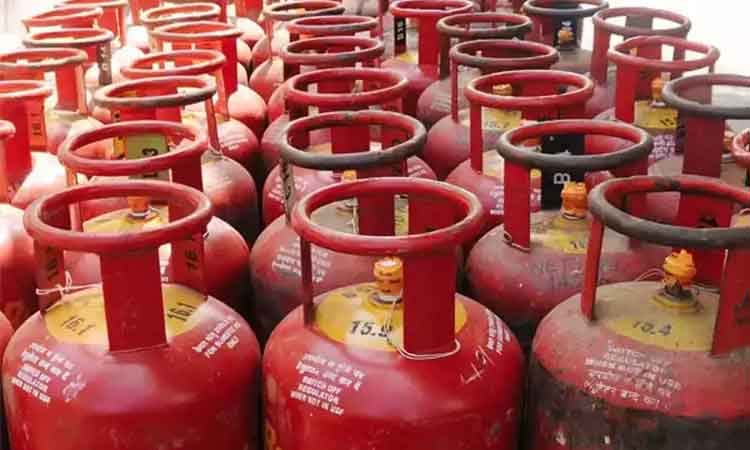 Great relief to housewives! From April 1, domestic LPG gas cylinders will be cheaper at Rs. 10
