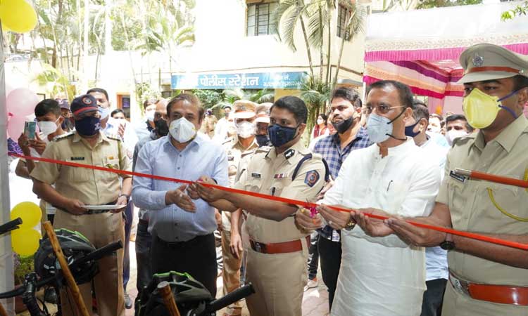Pune Police Cycle Patrolling was inaugurated by Municipal Commissioner Vikram Kumar and House Leader Ganesh Bidkar