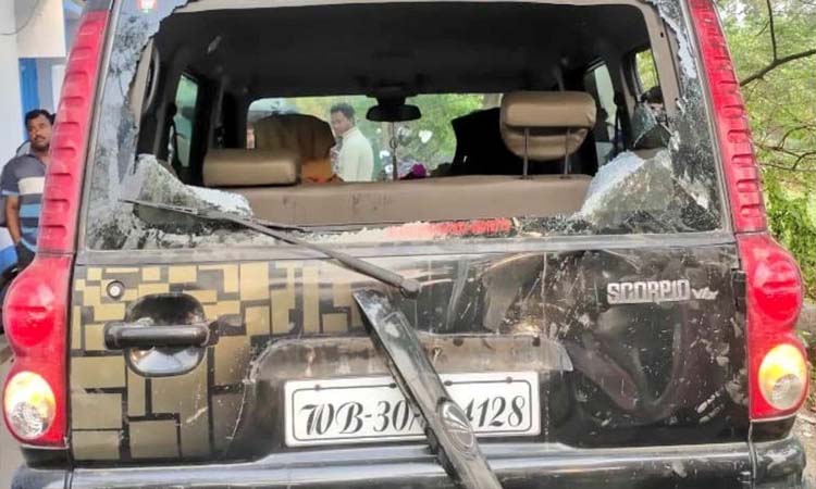 ex indian cricketer ashok dinda alleges that his car was under attack moyna in east midnapore
