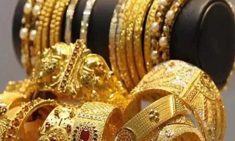 gold silver price today update gold rates lower more then 12000 rupees from peak and silver prices surged on tuesday new rates mumbai delhi kolkata 16 march 2021 gold latest rates