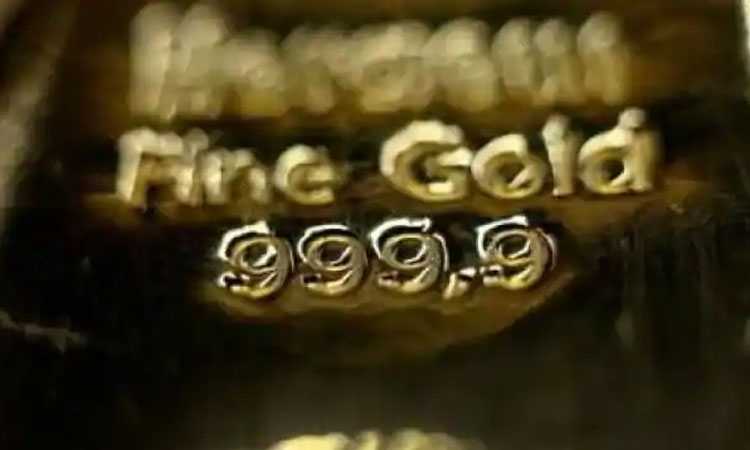 story gold price latest gold becomes cheaper by rs 1670 silver is down by rs 3892 this month in bullion market