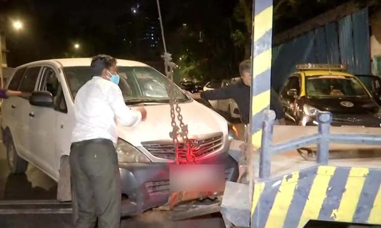 mystery of innova car solved bomb scare case antilia gelatin sticks mumbai police crime branch