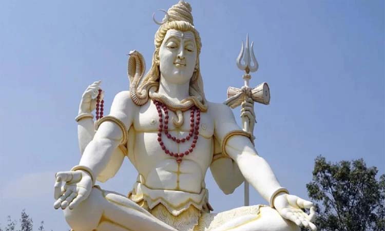 Pune News Bahusomayyaji Yajneshwar Maharaj Selukars Shravan Mass Shiva Puja Ritual in Pune