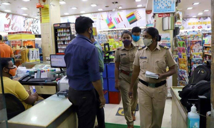 pune police strict actions against violators for not wearing a mask inside the shops