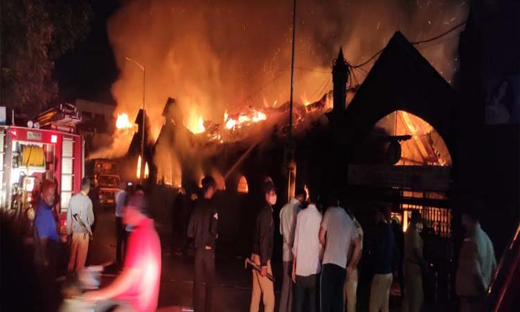 Pune News : fire in shivaji market