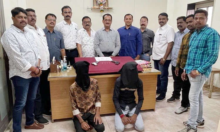 Pune News: Crime Branch arrests two innkeepers carrying pistols on Jangali Maharaj Road, seizes 4 cartridges along with 2 pistols