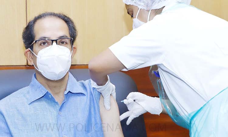 chief minister uddhav thackeray took the first dose of covid 19 vaccine gives positive message