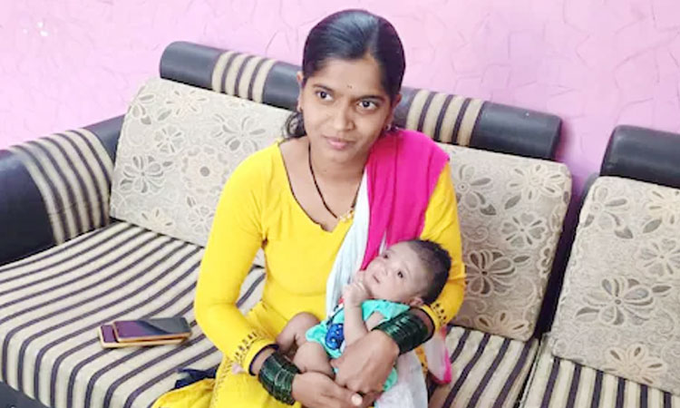 pregnant woman is infected with corona neighbor takes care of a newborn baby at sangli