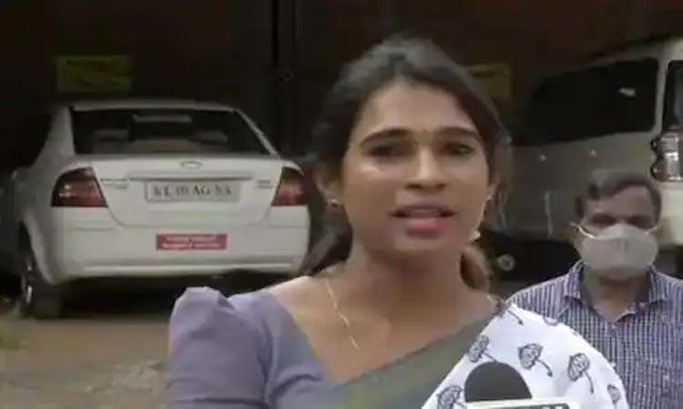 leaders presented me like a prostitute transgender woman ananya withdraws from kerala election