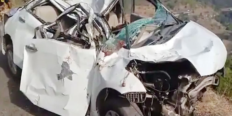 accident 3 died and 5 people are injured in road accident in satara